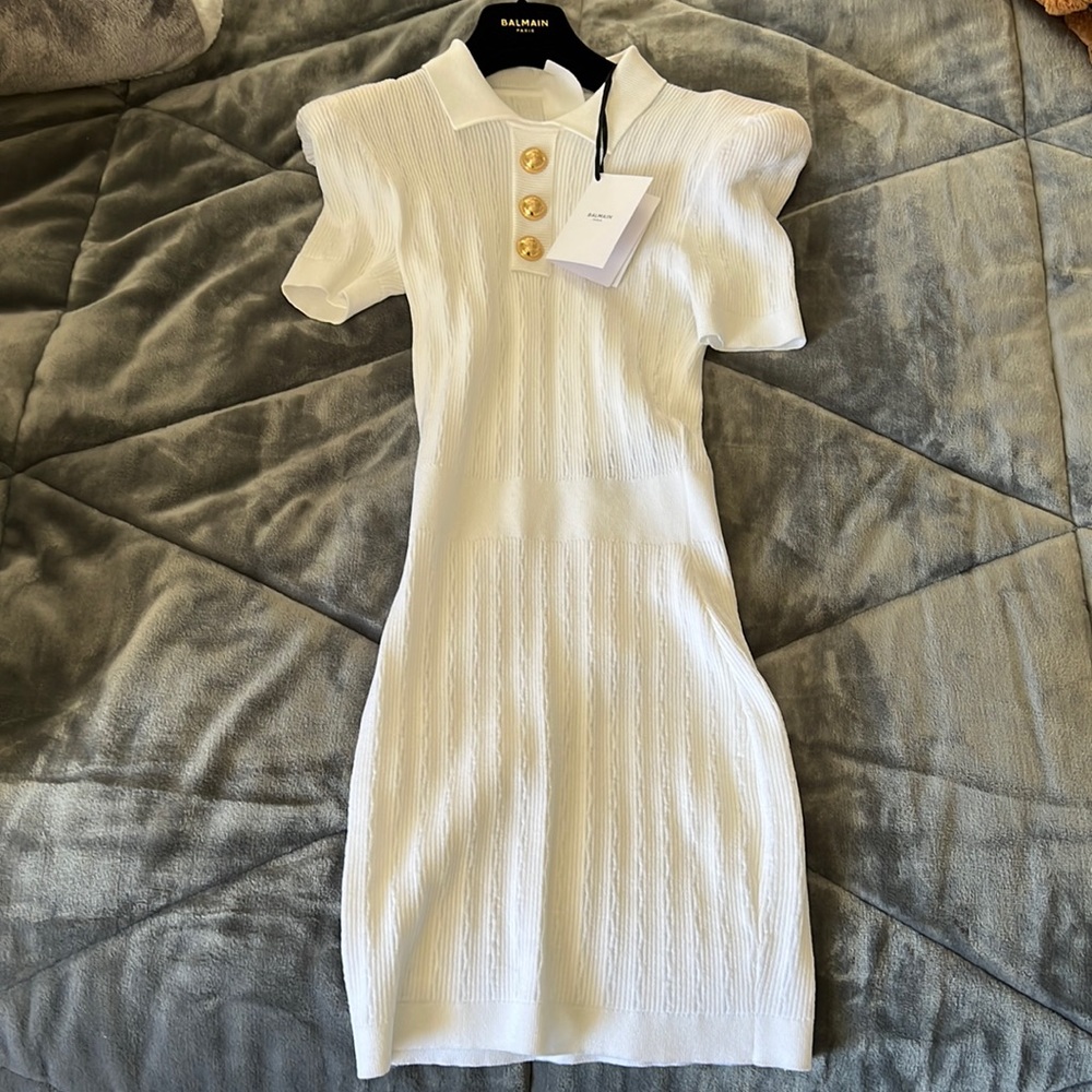 Short sleeve. Size 38. White. BALMAIN.